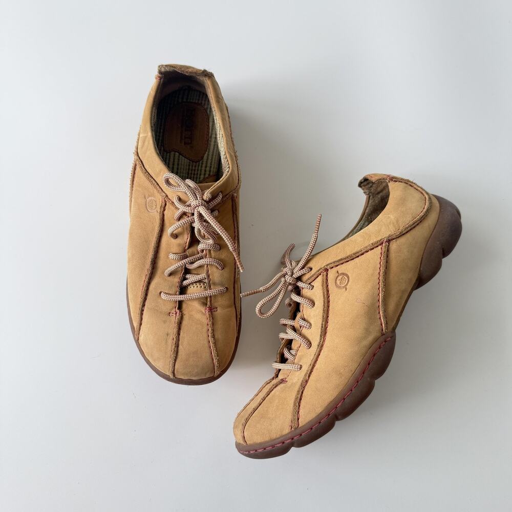Born Sneaker Shoes Womens Size 7.5 Beige Nubuck Leather Lace Up Walking Comfort